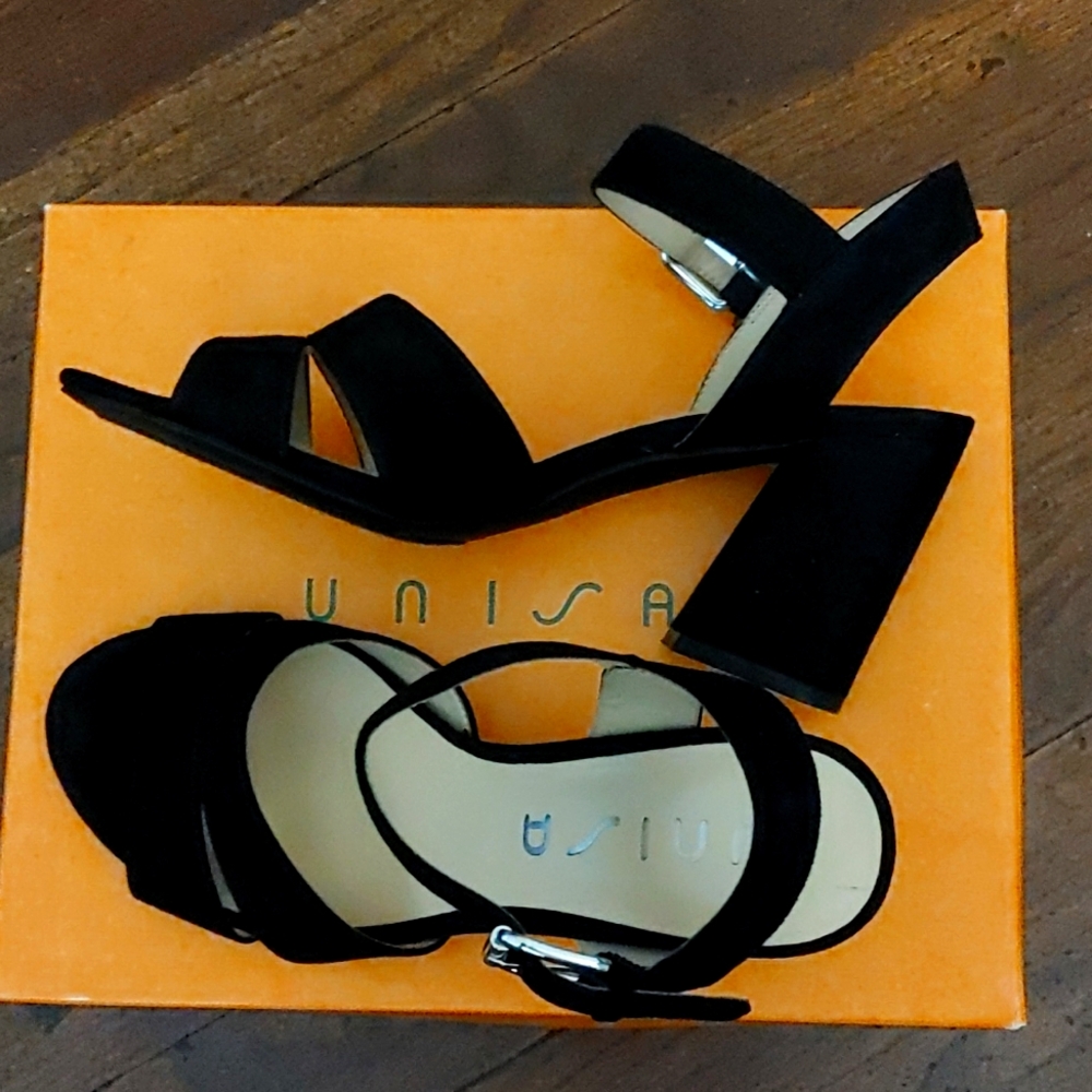 Black women's Unisa shoes size 6.5